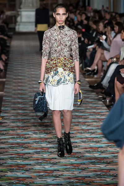Look 3